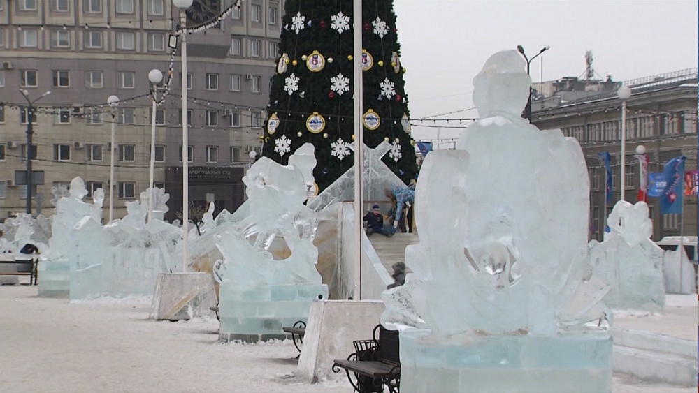 Ледовый городок на площади Революции закрывают
