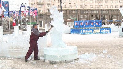 В Челябинске демонтируют ледовый городок 