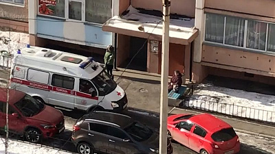 В Магнитогорске автоледи не пропускала скорую во дворе