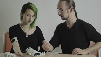 Челябинка вместе с инженером из Екатеринбурга разрабатывает бионическую руку