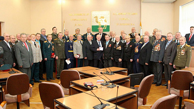 Челябинским защитникам вручили памятные знаки