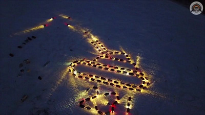 Танк из автомобилей ко Дню защитника Отечества