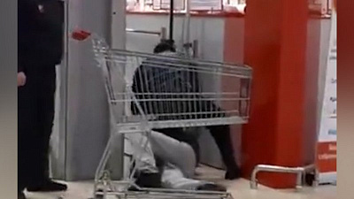 Охранник приковал дебошира наручниками к полу