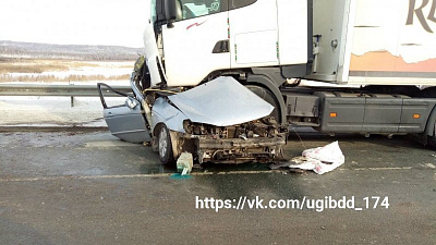 Киа залетела под кабину фуры на М5 