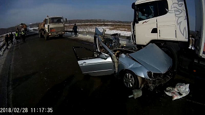 Спасатели рассказали об извлечении погибших из-под смятой легковушки