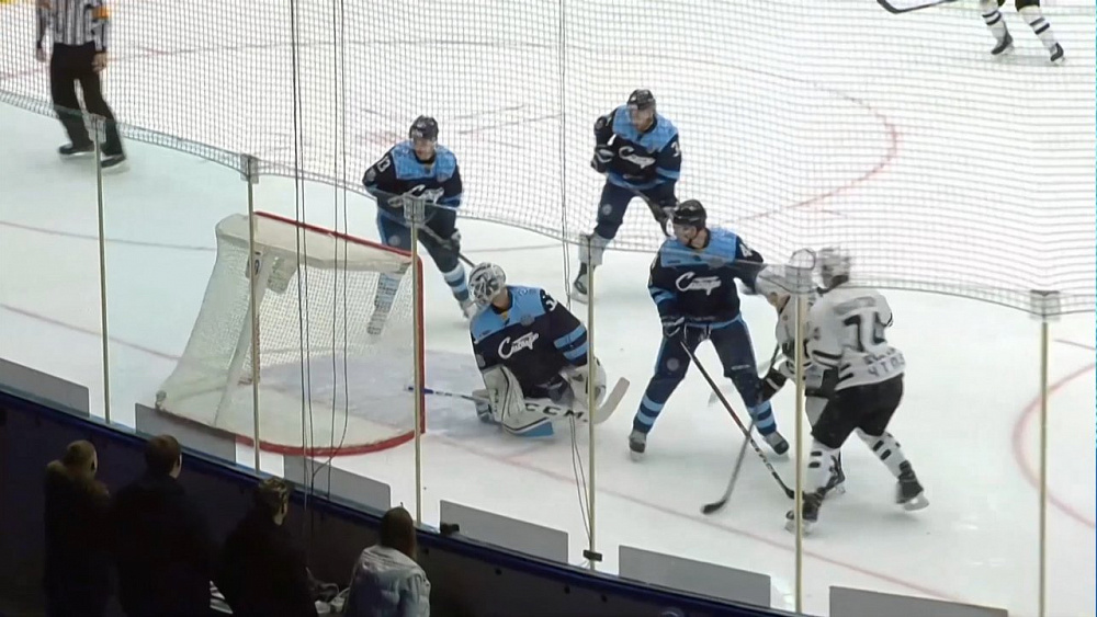 "Трактор" провел финальный матч с "Сибирью"