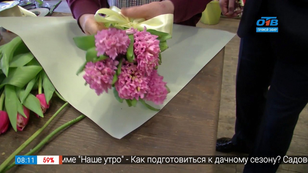 Наше УТРО на ОТВ – ведущие на выезде – студия цветов