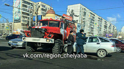 Пожарная машина, следовавшая на вызов, попала в аварию в Челябинске