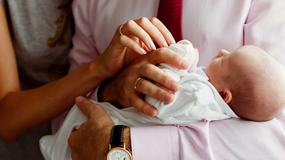 Пособия на первенцев получают 379 семей