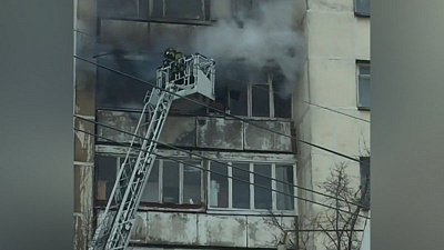 Многоэтажку в центре Челябинска экстренно эвакуировали из-за пожара