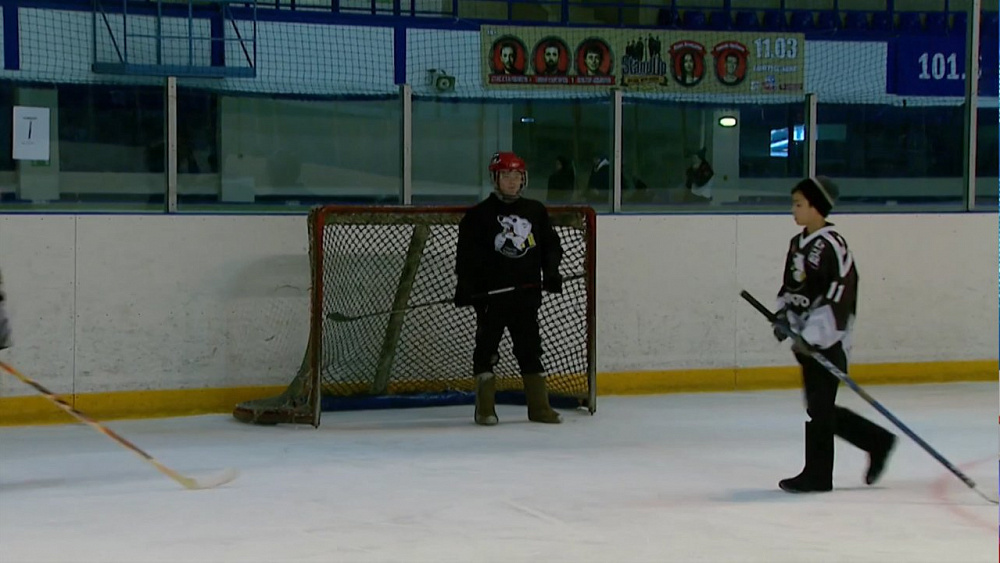 В Челябинске прошёл турнир по хоккею в валенках