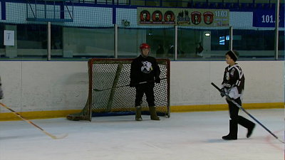 В Челябинске прошёл турнир по хоккею в валенках