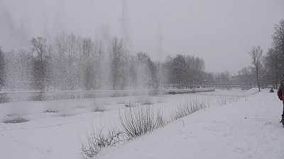 Взрыв льда на реке Сим сняли на видео 