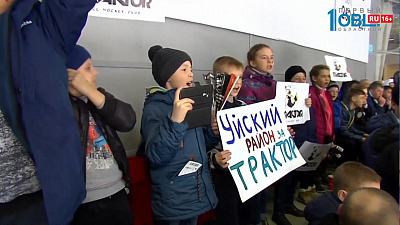 "Трактор" поддерживают хоккеисты из Уйского района