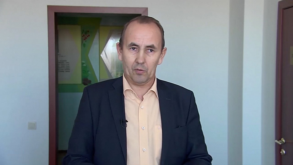 Опытный садовод показал, как правильно выращивать картофель