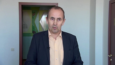 Опытный садовод показал, как правильно выращивать картофель