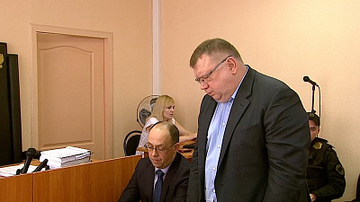 Экс-директор «Гринфлайта» на суде признал свою вину и прятал глаза от потерпевших