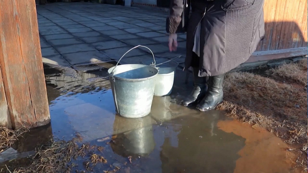 Из-за паводка топит города и поселки