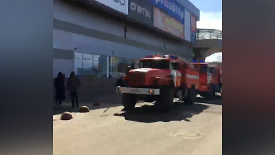 Посетителей ТРК в Миассе попросили срочно покинуть здание. Что происходит? 