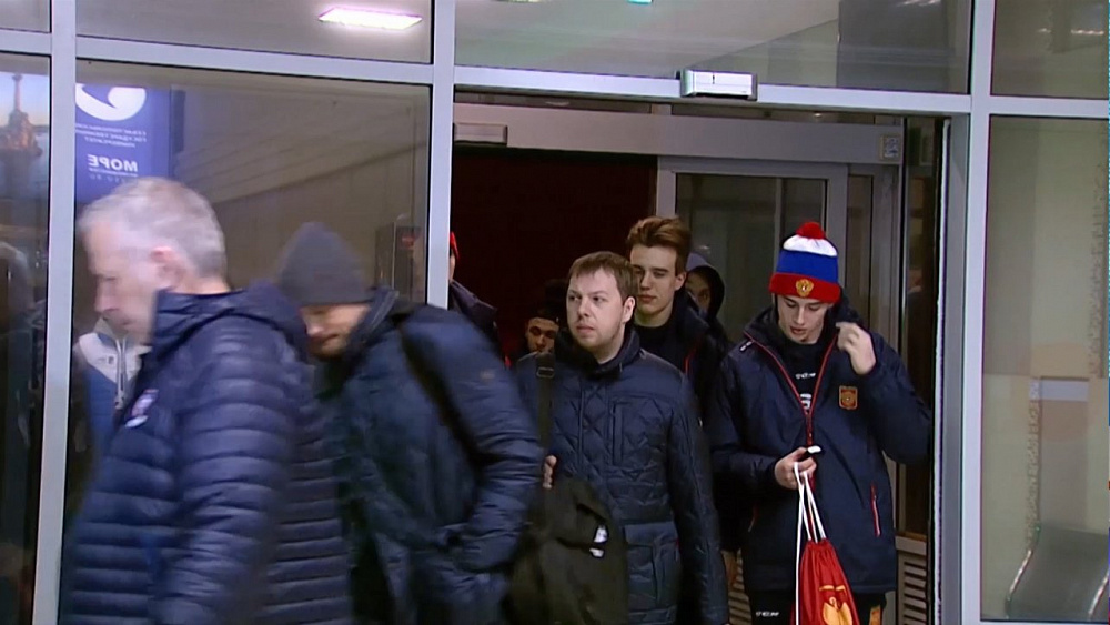 Начали прибывать сборные стран на юниорский ЧМ по хоккею 