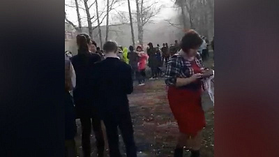 Девятиклассник напал с ножом на учителя и поджег школьный класс