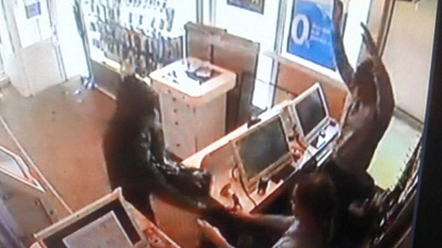 Вооруженный мужчина похитил крупную сумму денег из торгового павильона в Челябинске