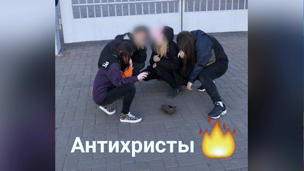 Подростки пытались прикурить от церковных свечей