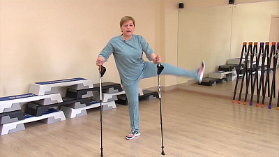 Светлана Макаревич показала простые упражнения для поддержания в тонусе тазобедренных суставов