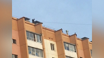 Подростки устроили танцы на крыше многоэтажки  