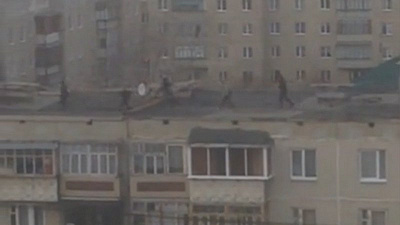 Опасные развлечения подростков попали на видео