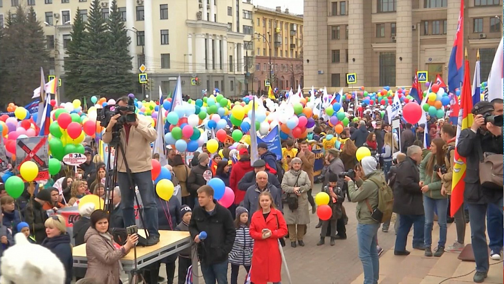 1 мая тысячи челябинцев вышли на праздничный митинг