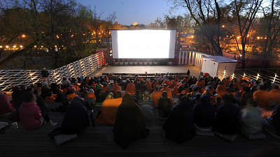 Уличный кинозал откроется перед Днем Победы в Челябинске