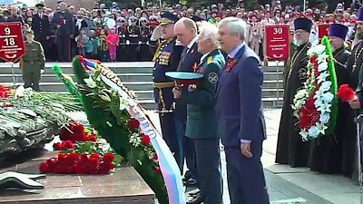 В Челябинске состоялась церемония возложения венков к Вечному огню