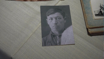 Семья из Чесменского района пронесла портреты сразу двух дедушек