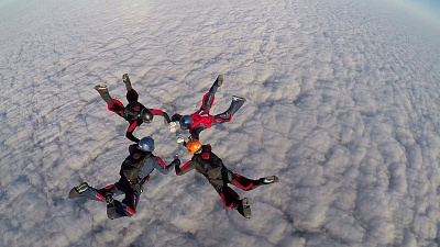 Парашютисты начали тренировать прыжки с высоты 3,5 километра