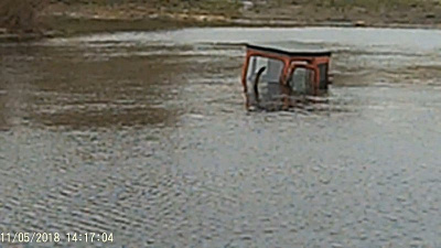 Житель поселка Лагерный заехал в реку на тракторе и погиб