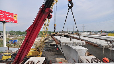 Третий уровень развязки на улице Братьев Кашириных построят уже к концу года. 