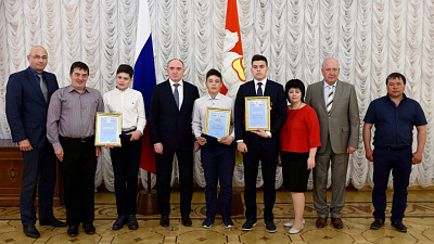 Троих южноуральцев наградили за «Горячее сердце»