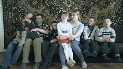 Многодетную семью после смерти родителей сохранила старшая дочь