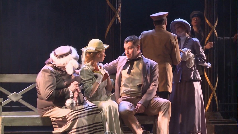 Российский молодежный театр привез 5 спектаклей