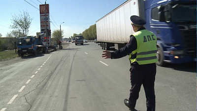 Автоинспекторы проводят рейд по пассажирским автобусам