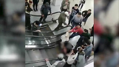 Жители Астаны вручную остановили эскалатор, чтобы вытащить ребёнка