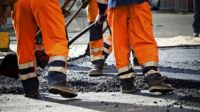 В Челябинске подрядчики за свой счёт начали переделывать дороги, не выдержавшие одной зимы