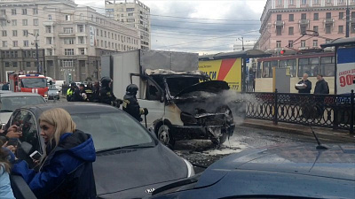 ГАЗель загорелась в центре Челябинска 