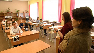 Выпускники школ сдают ЕГЭ по базовой математике