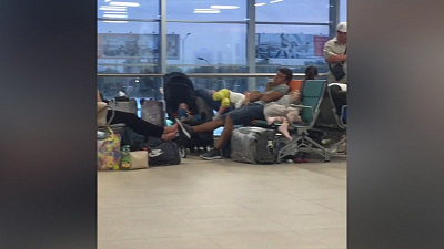 Нечеловеческие условия в аэропорту поразили пассажиров экстренно севшего рейса Анталия-Челябинск