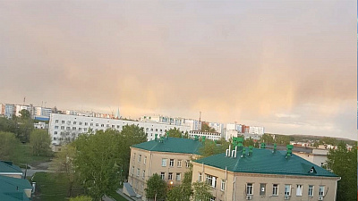 Челябинцы обсуждают розовый закат на ЧМЗ