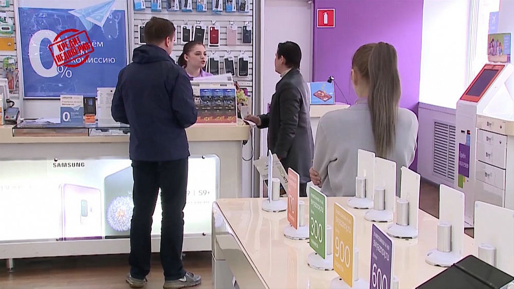 Дмитрий Лазарев рассказал о женщине, которой салон связи навязал дополнительные дорогостоящие услуги