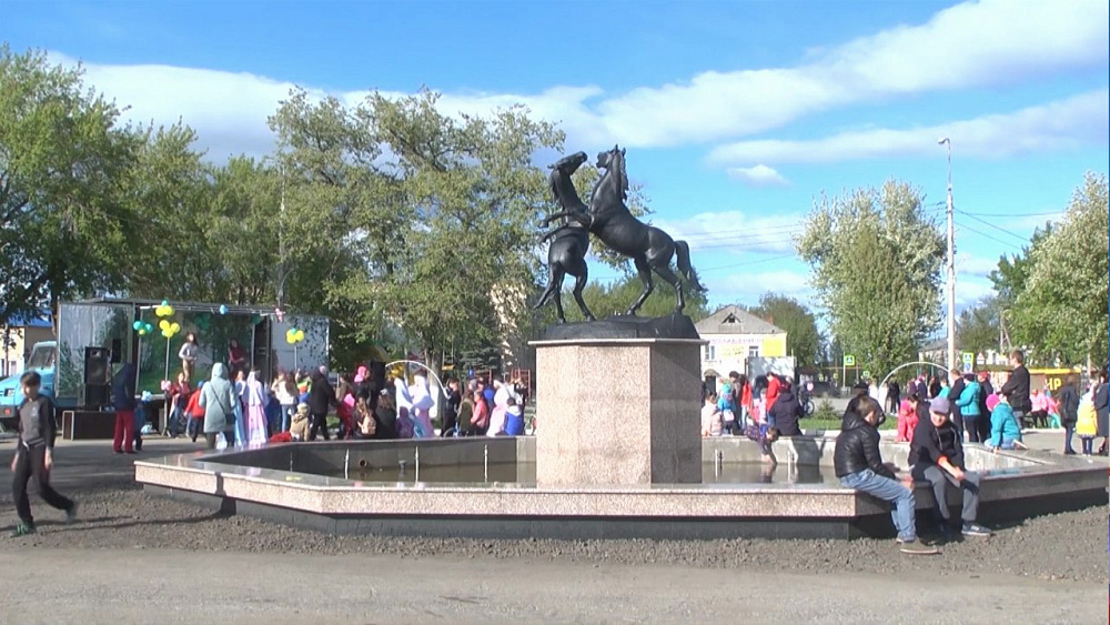 В Аргаяше открыли обновленный фонтан