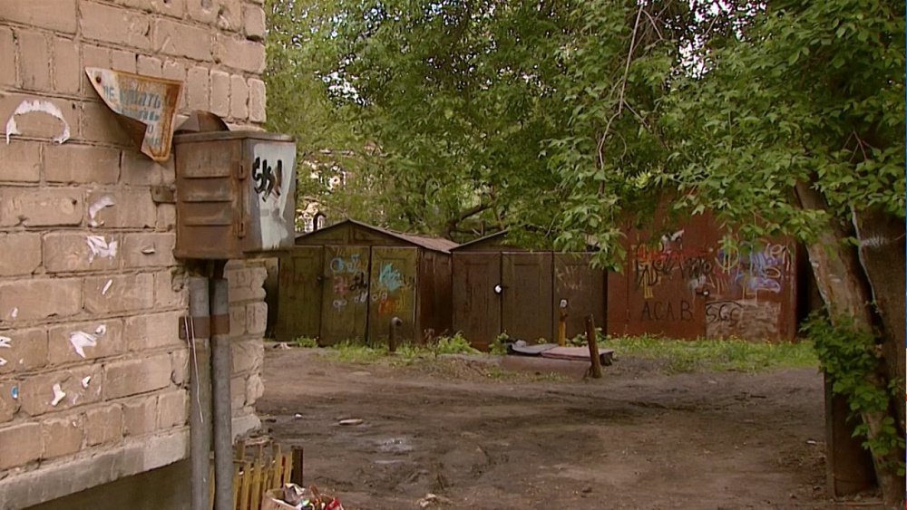 Обвиняемого в обстреле школьников оставят дома